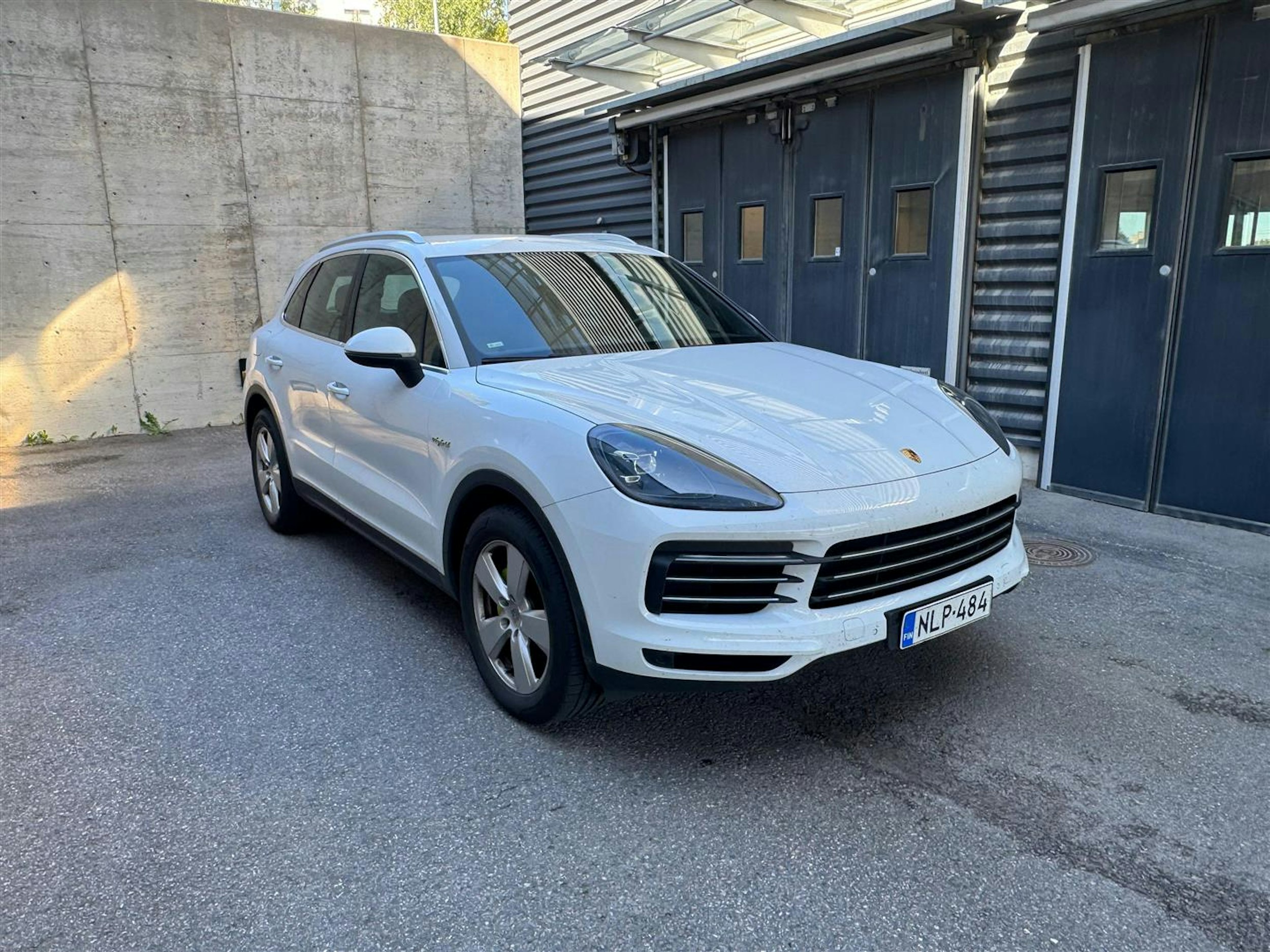 Valkoinen Porsche Cayenne 2019 kuva 1.