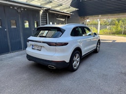 Valkoinen Porsche Cayenne 2019 kuva 2.