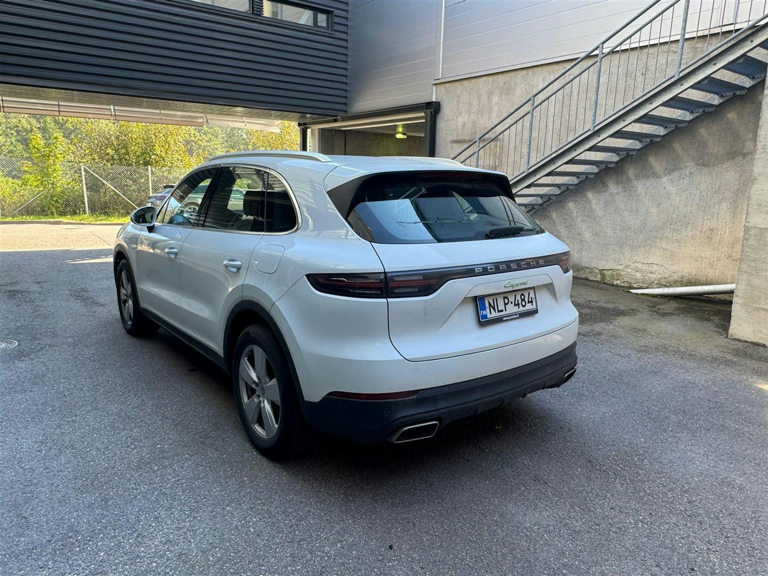 Valkoinen Porsche Cayenne 2019 kuva 3.