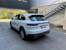 Valkoinen Porsche Cayenne 2019 kuva 3.