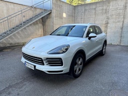 Valkoinen Porsche Cayenne 2019 kuva 4.