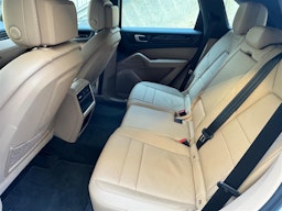 Valkoinen Porsche Cayenne 2019 kuva 6.