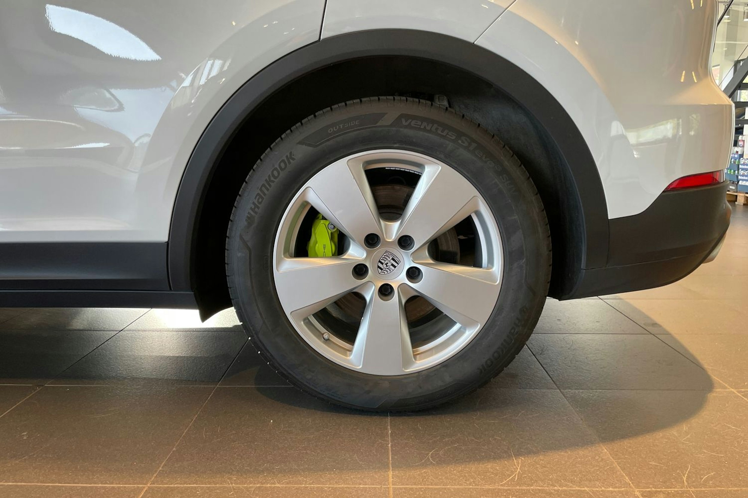 Valkoinen Porsche Cayenne 2019 kuva 10.