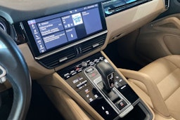 Valkoinen Porsche Cayenne 2019 kuva 12.