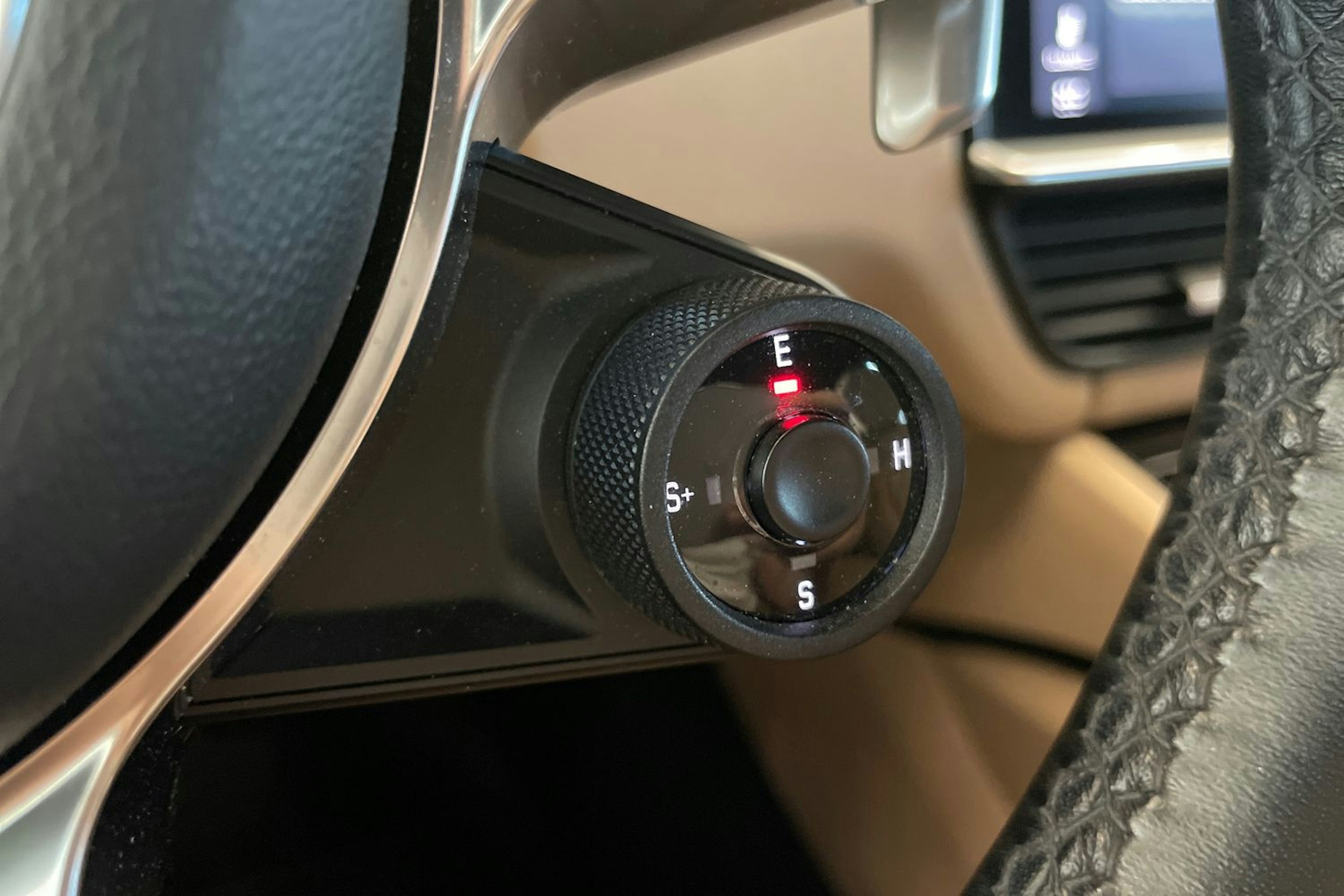 Valkoinen Porsche Cayenne 2019 kuva 14.