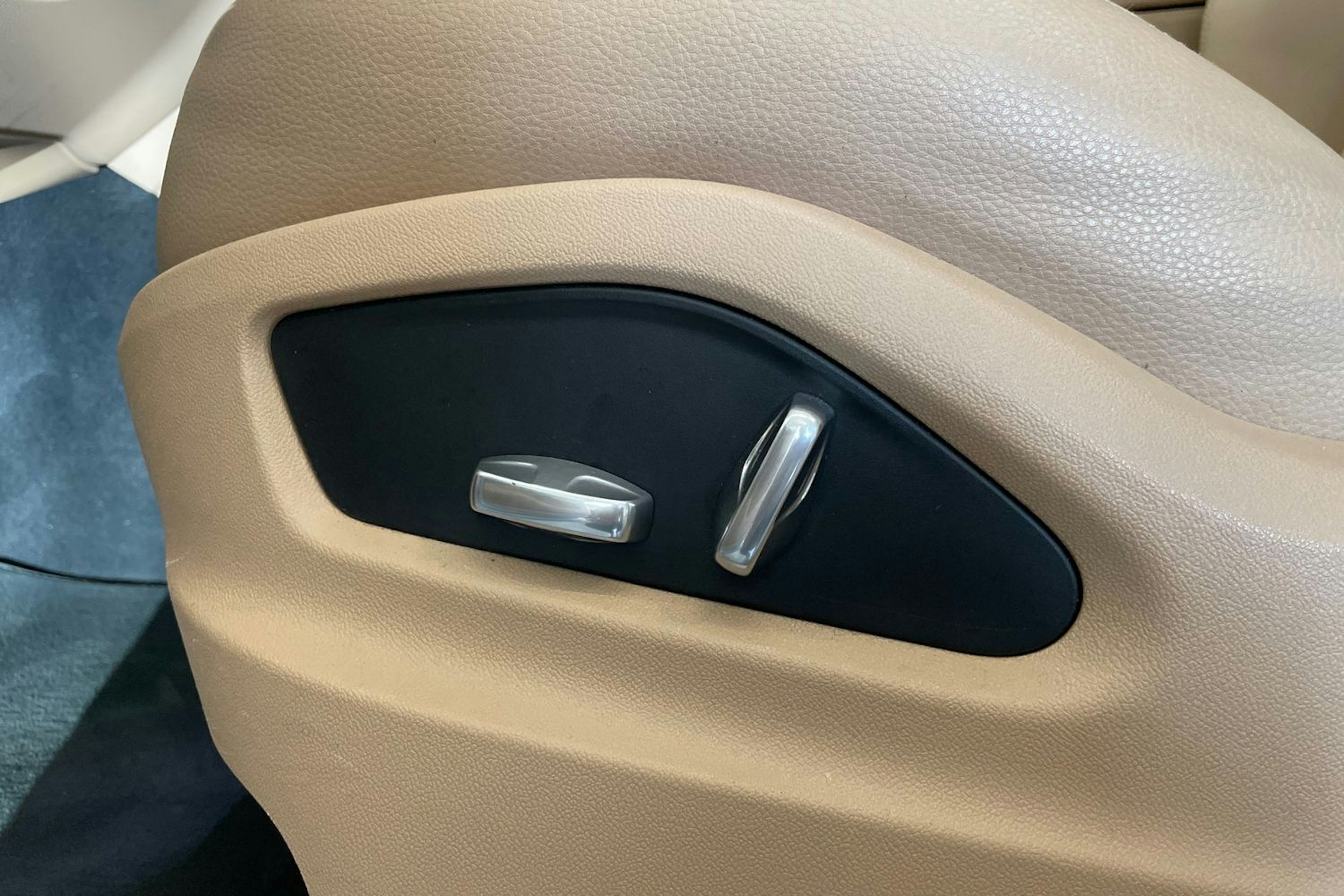 Valkoinen Porsche Cayenne 2019 kuva 16.