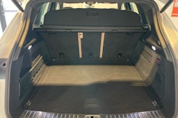 Valkoinen Porsche Cayenne 2019 kuva 17.