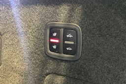 Valkoinen Porsche Cayenne 2019 kuva 18.