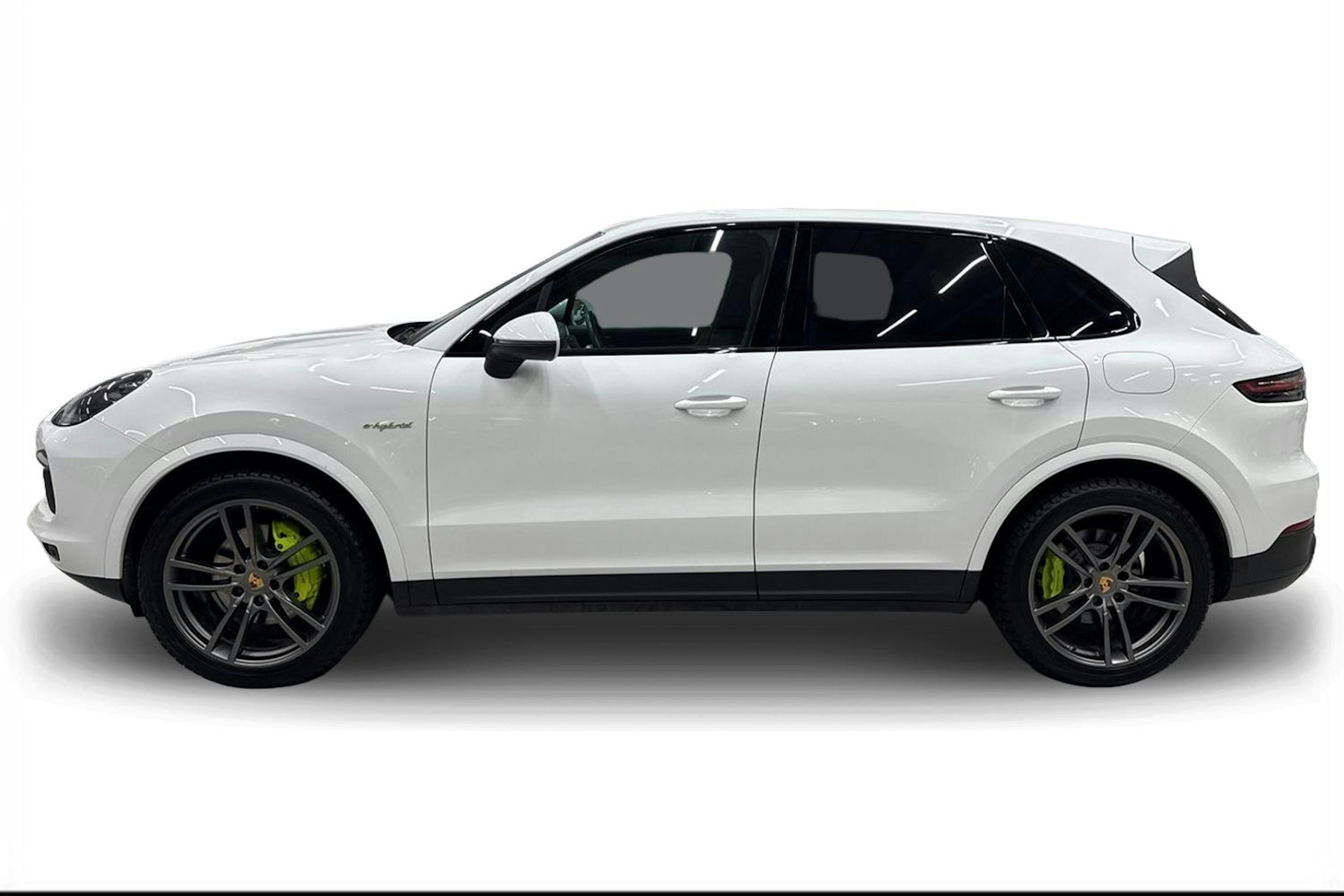 Valkoinen Porsche Cayenne 2019 kuva 5.