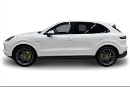 Valkoinen Porsche Cayenne 2019 kuva 5.