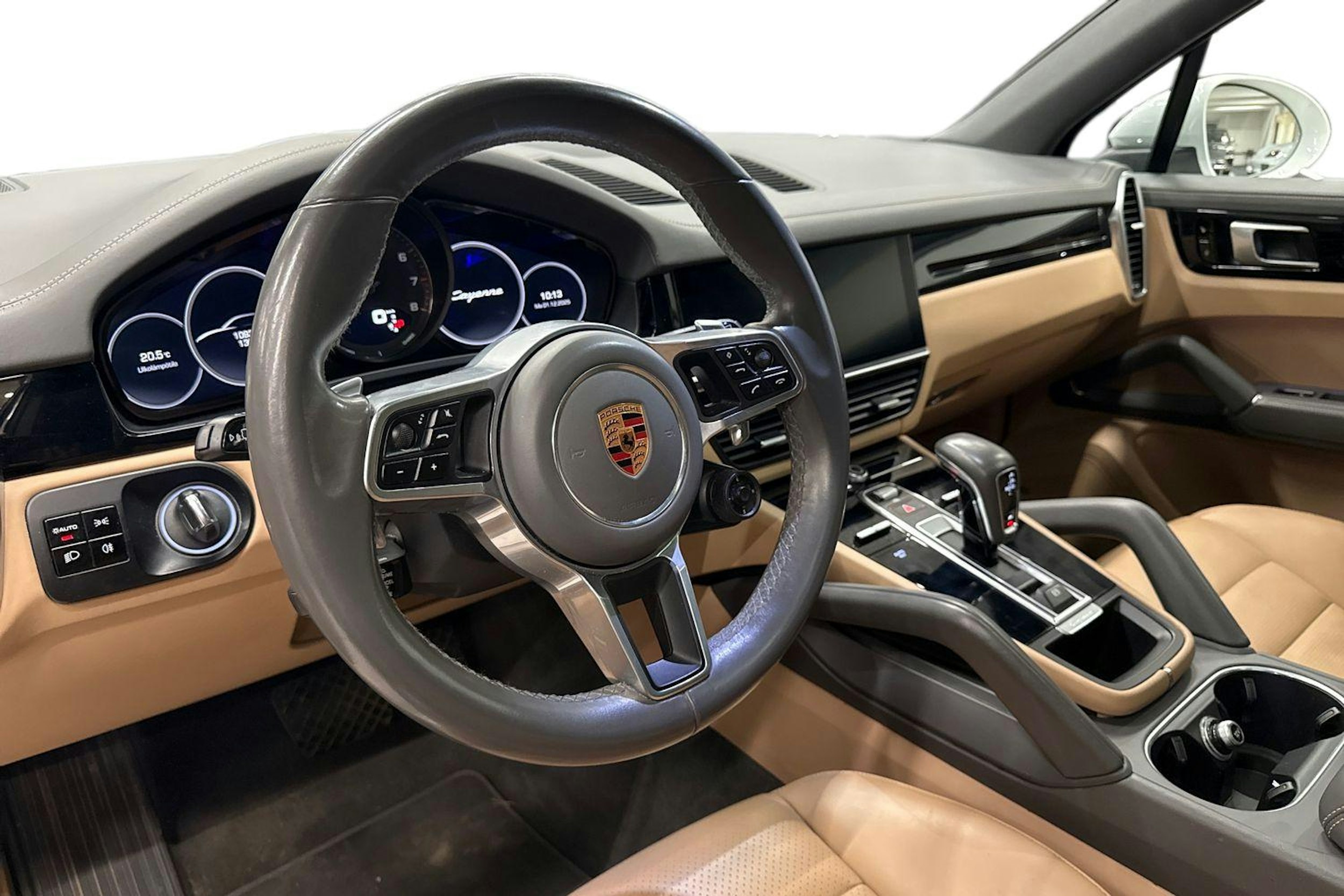 Valkoinen Porsche Cayenne 2019 kuva 6.