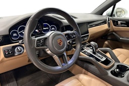 Valkoinen Porsche Cayenne 2019 kuva 6.