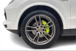 Valkoinen Porsche Cayenne 2019 kuva 9.