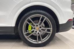 Valkoinen Porsche Cayenne 2019 kuva 10.