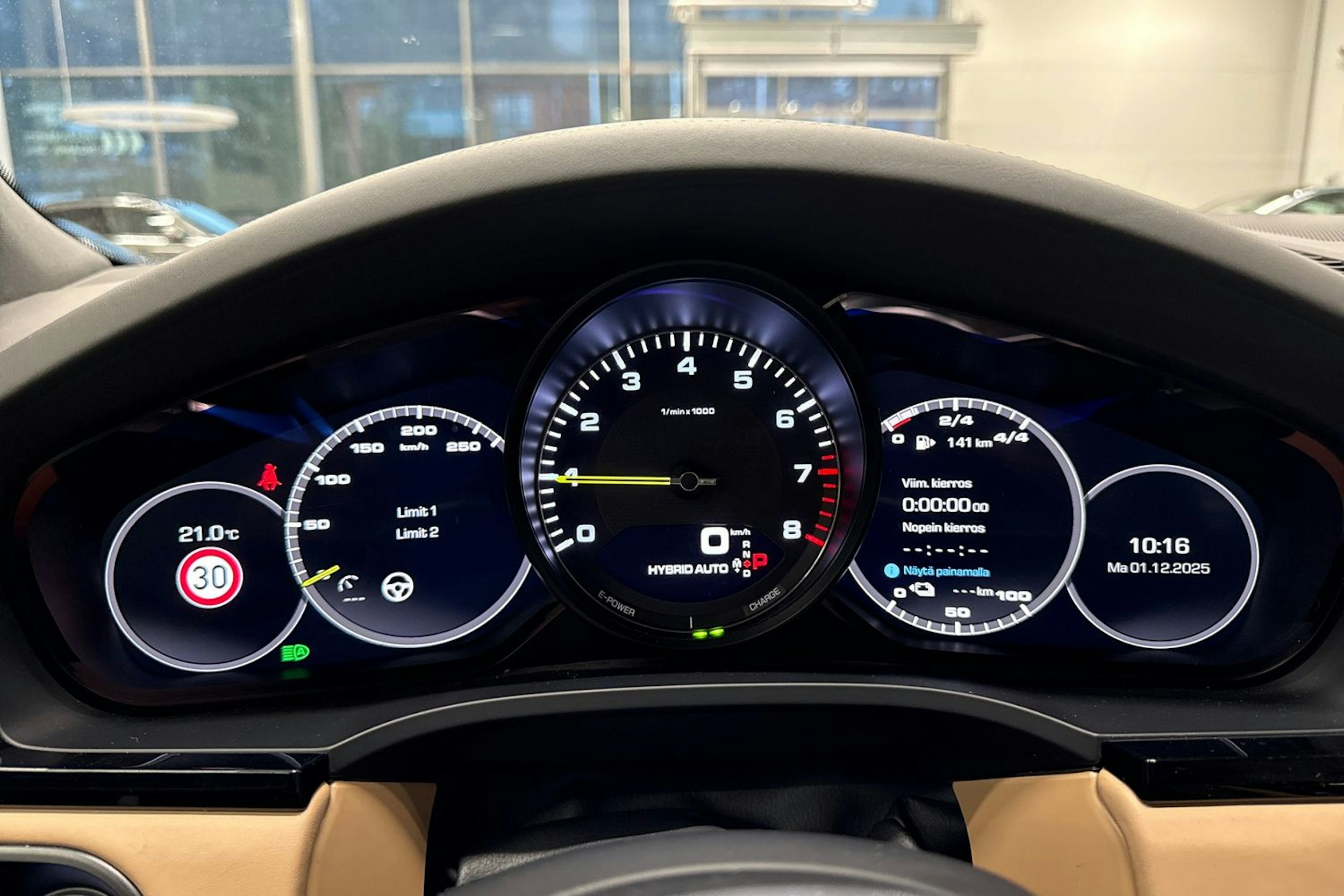 Valkoinen Porsche Cayenne 2019 kuva 14.