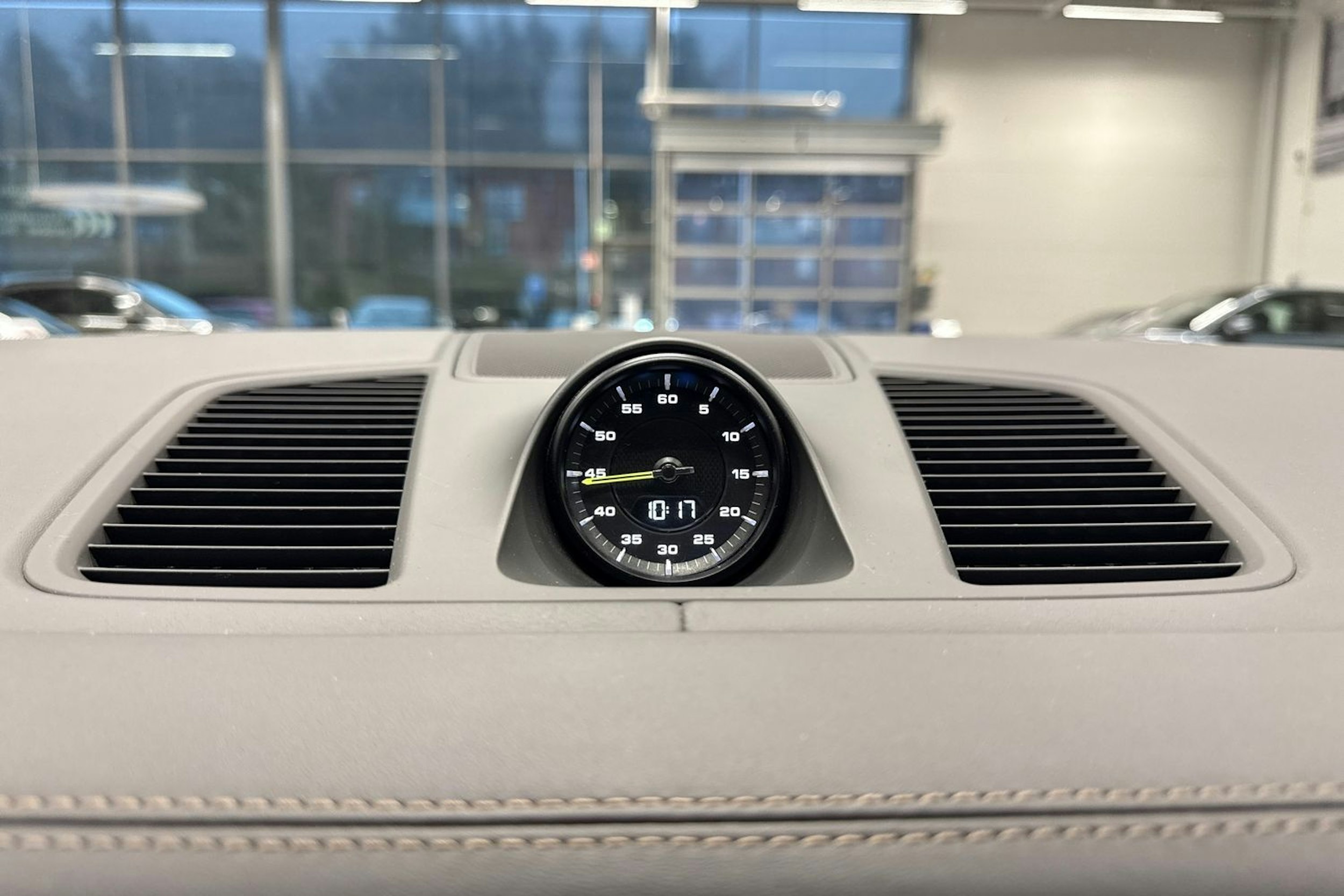 Valkoinen Porsche Cayenne 2019 kuva 16.