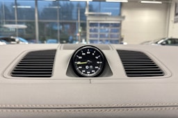 Valkoinen Porsche Cayenne 2019 kuva 16.