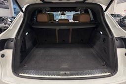 Valkoinen Porsche Cayenne 2019 kuva 17.