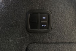 Valkoinen Porsche Cayenne 2019 kuva 18.