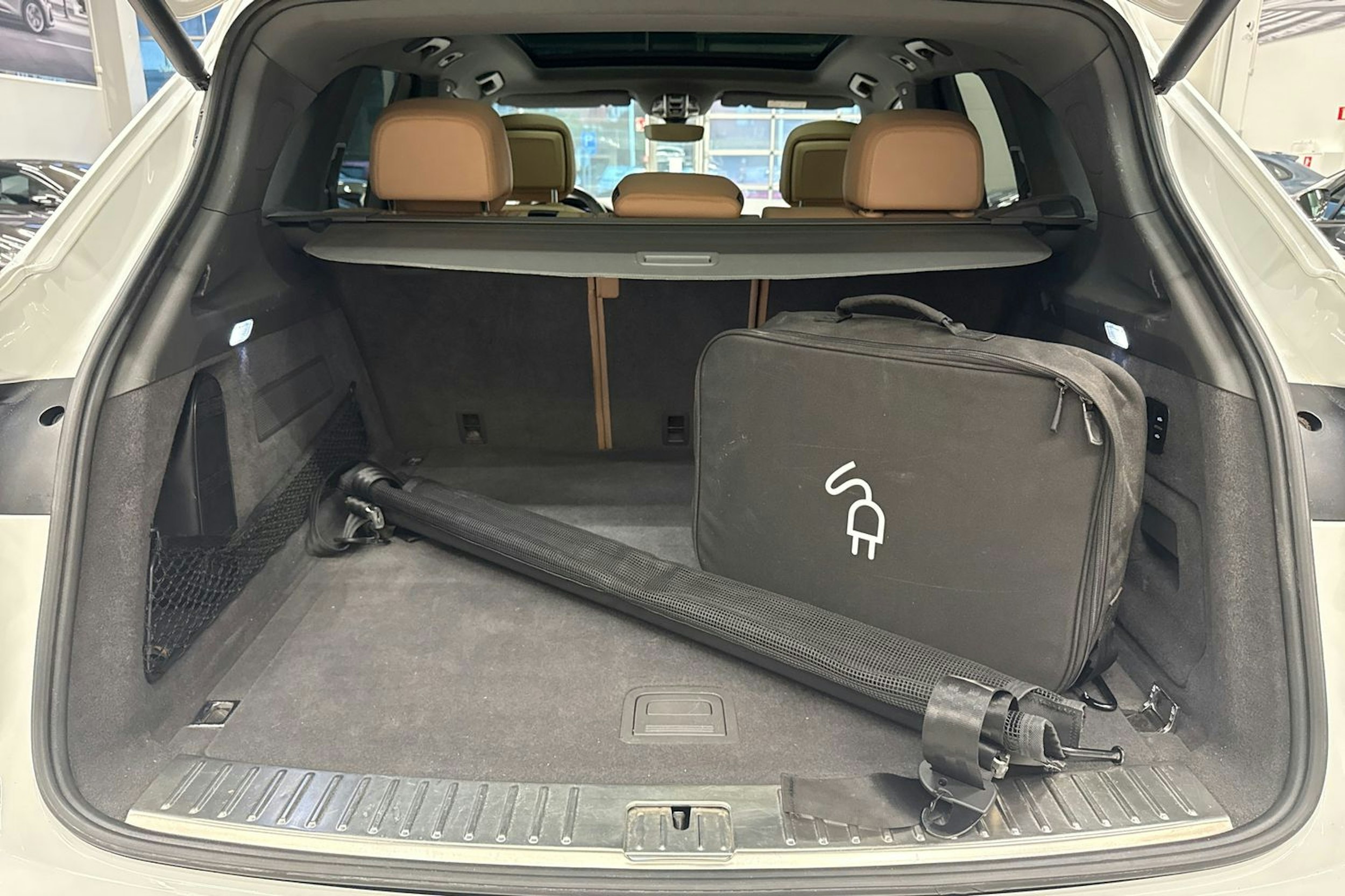 Valkoinen Porsche Cayenne 2019 kuva 19.