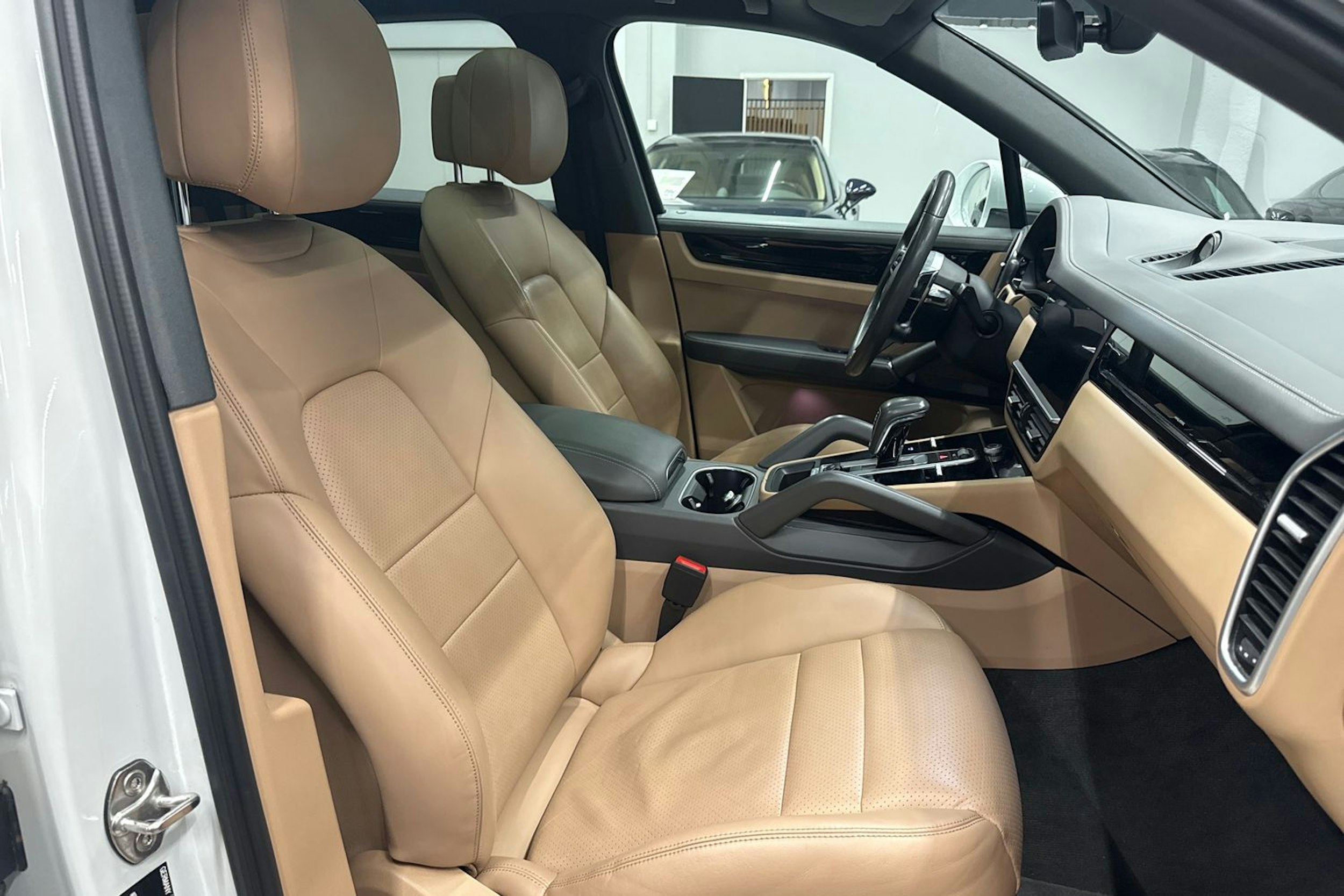 Valkoinen Porsche Cayenne 2019 kuva 21.