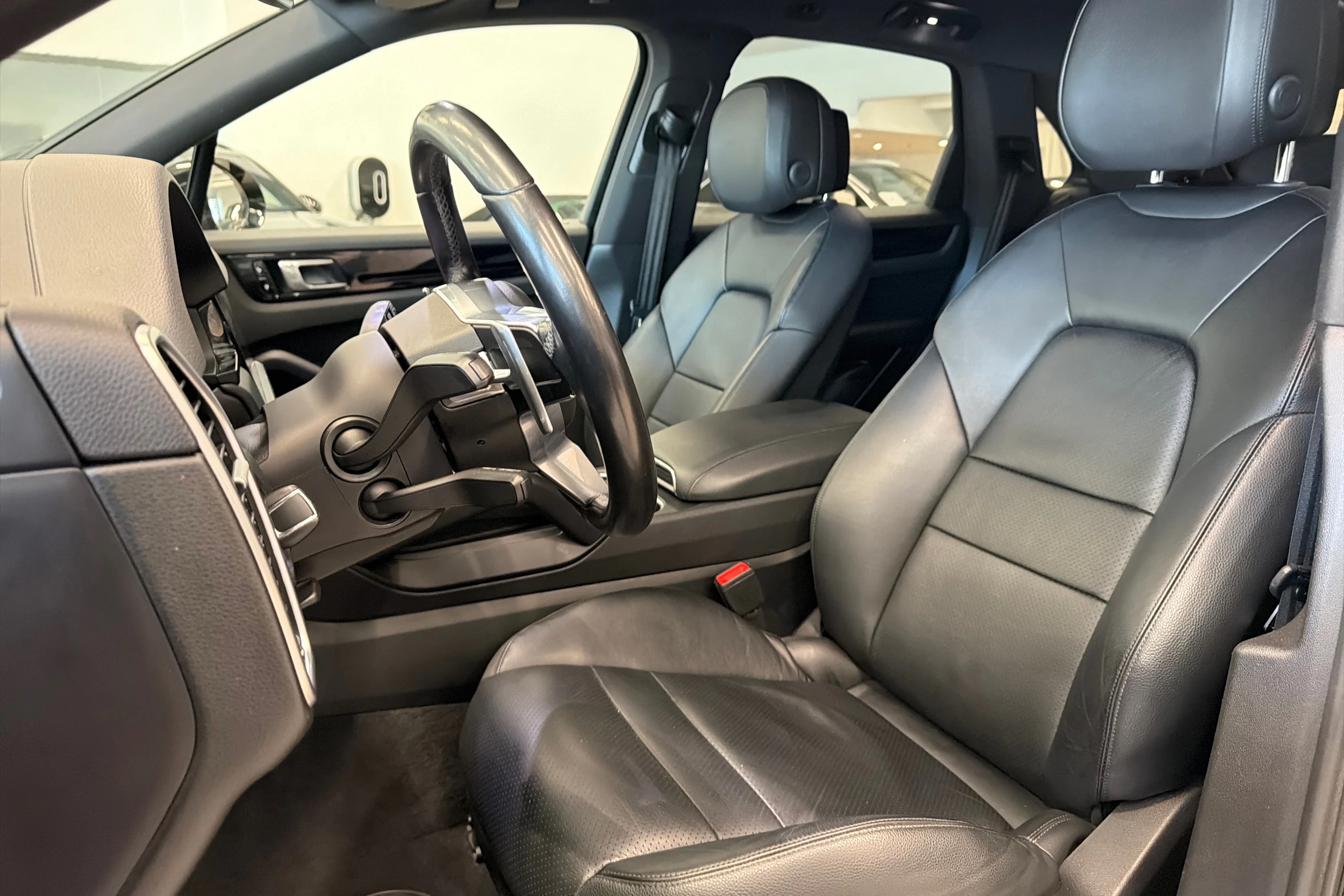 Musta Porsche Cayenne 2019 kuva 11.