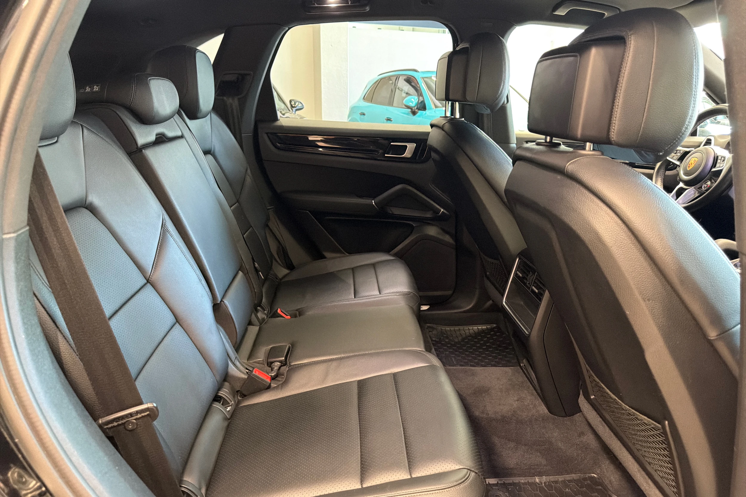 Musta Porsche Cayenne 2019 kuva 12.
