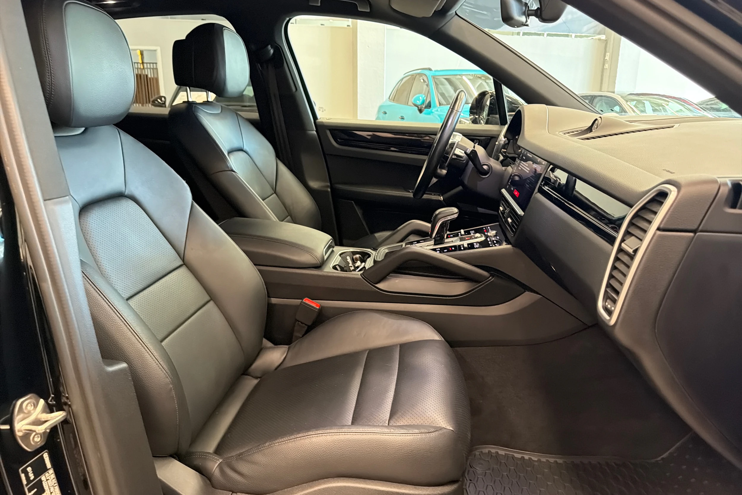 Musta Porsche Cayenne 2019 kuva 13.