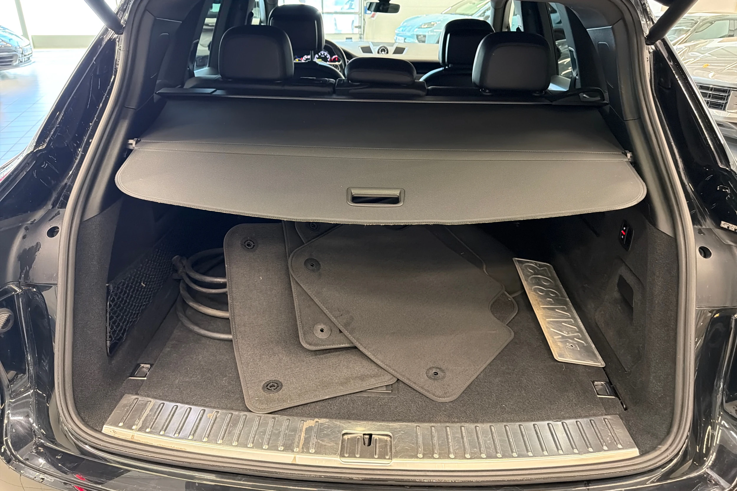 Musta Porsche Cayenne 2019 kuva 14.