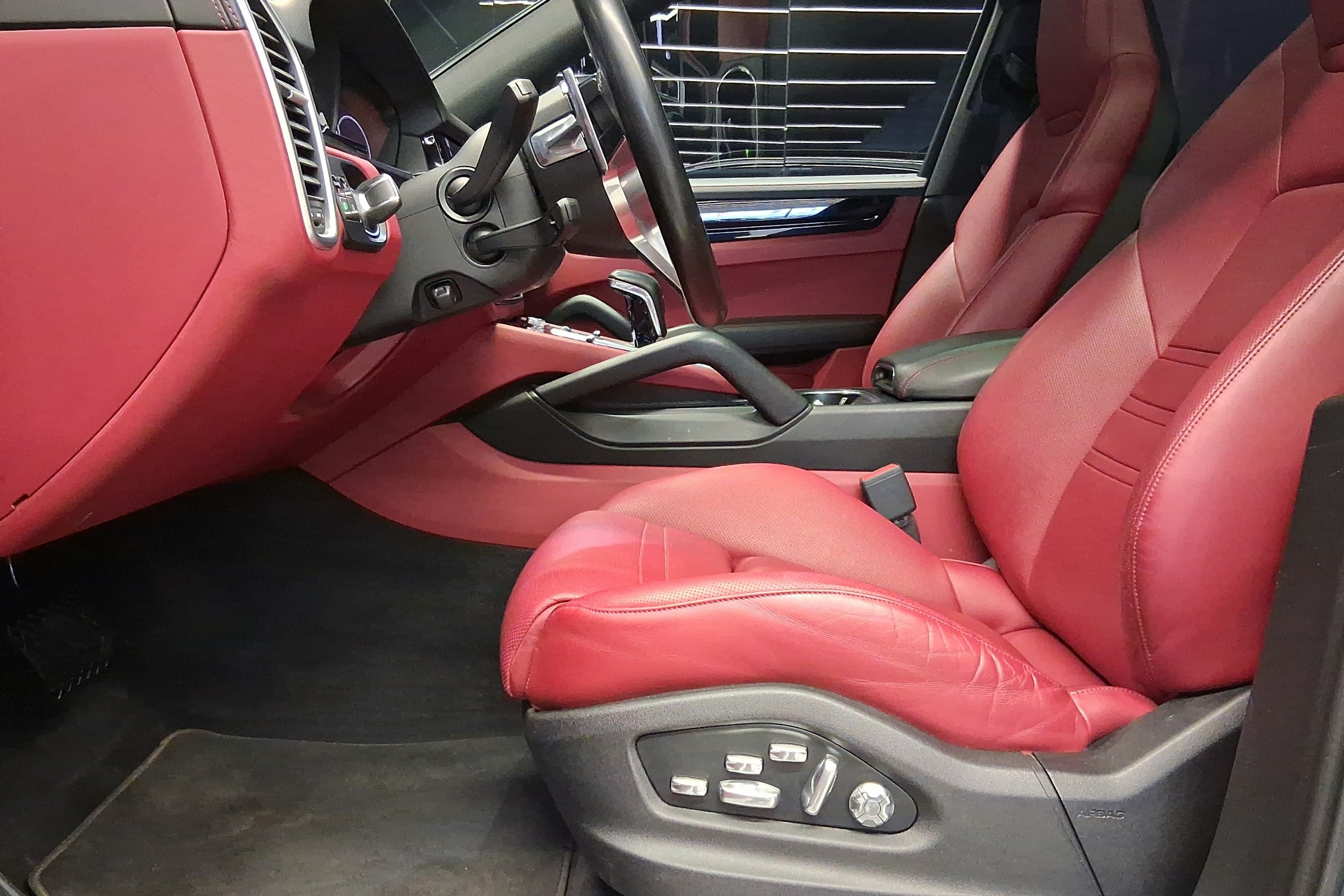 sininen Porsche Cayenne 2019 kuva 13.