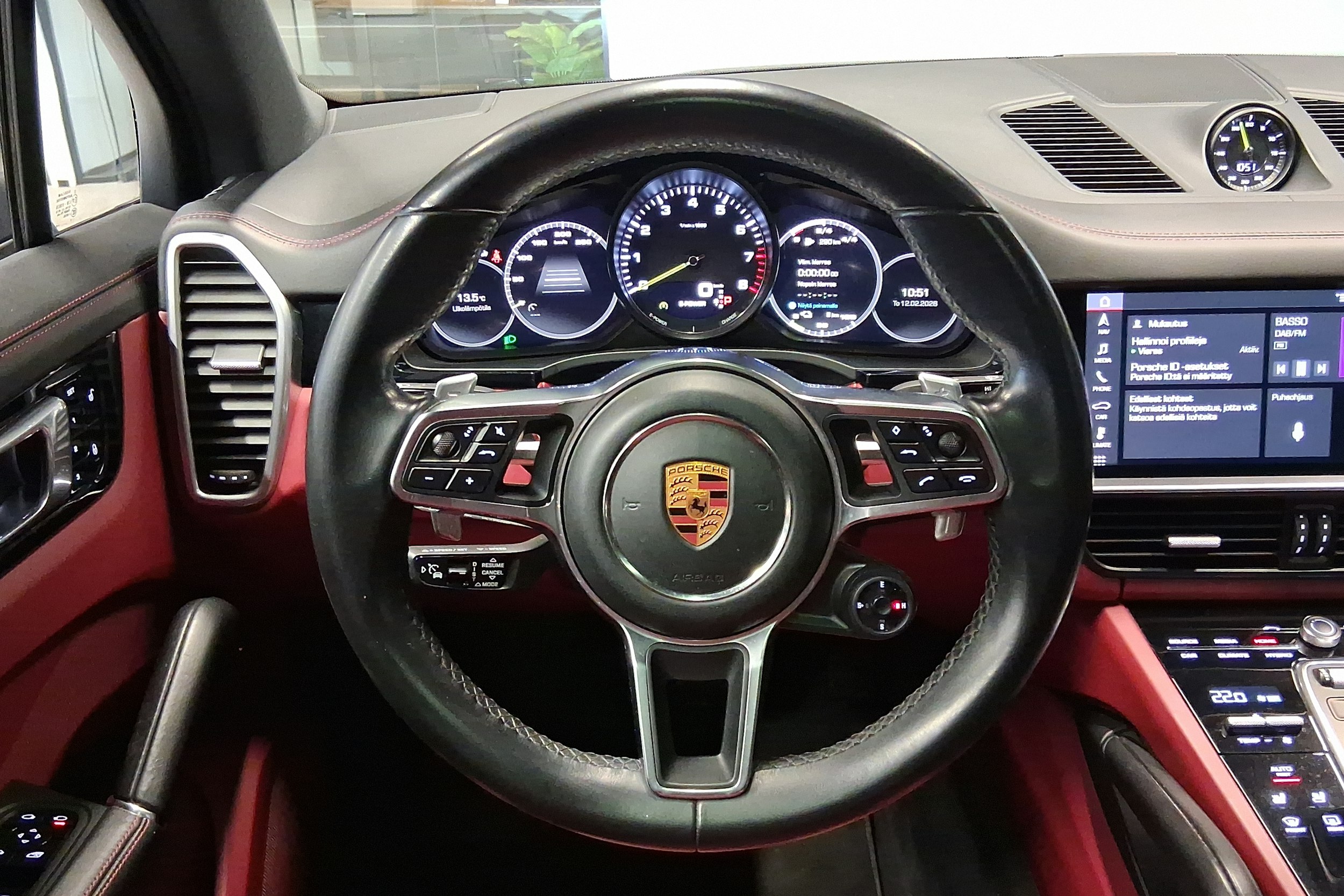 sininen Porsche Cayenne 2019 kuva 15.