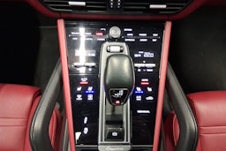 sininen Porsche Cayenne 2019 kuva 16.