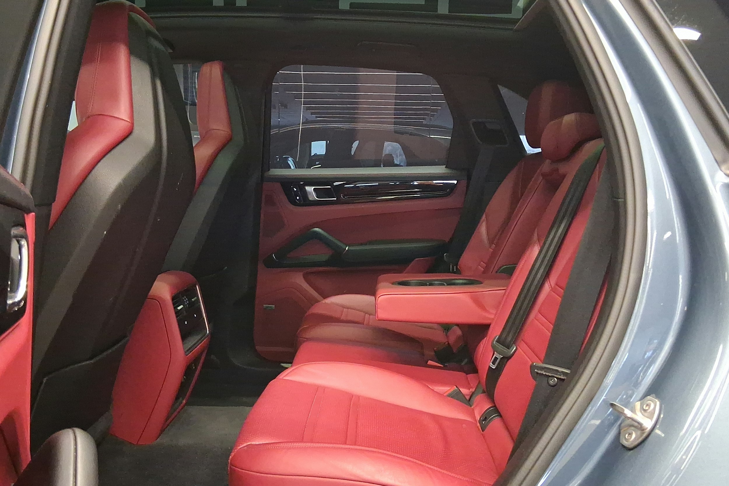 sininen Porsche Cayenne 2019 kuva 23.