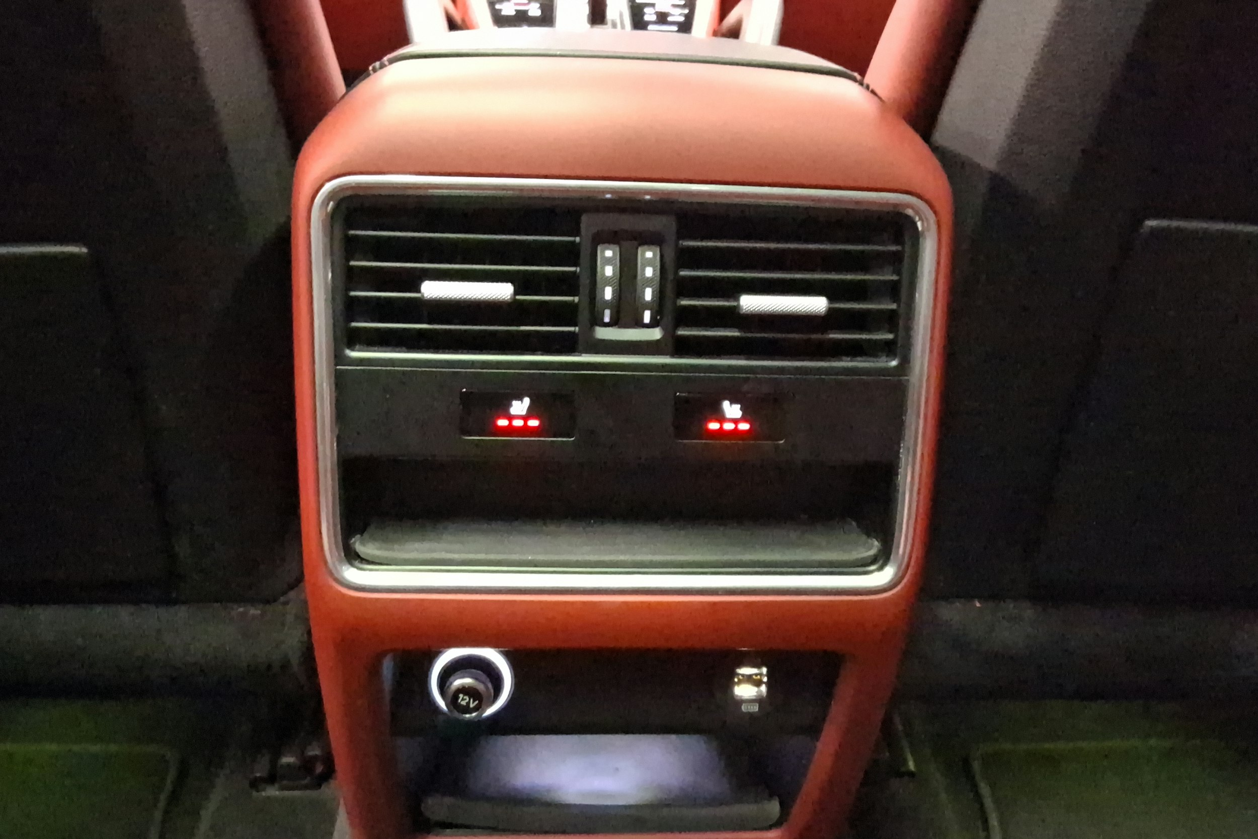 sininen Porsche Cayenne 2019 kuva 24.