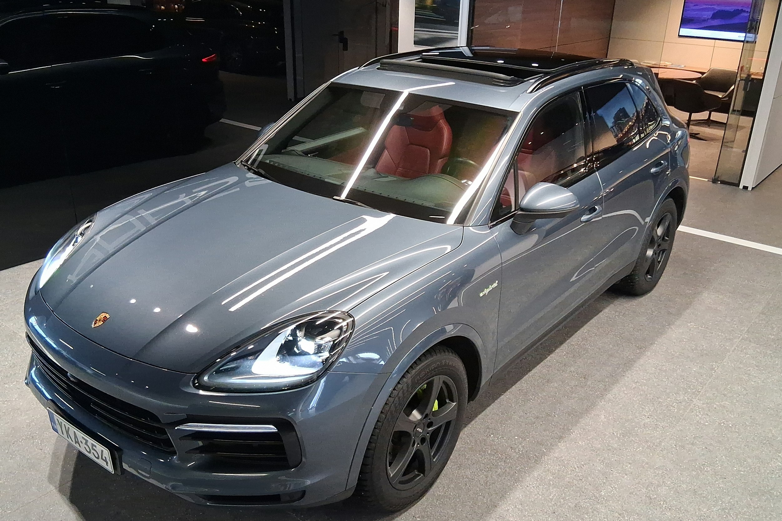 sininen Porsche Cayenne 2019 kuva 29.