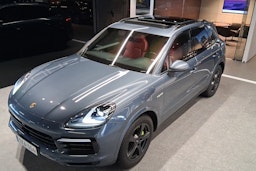 sininen Porsche Cayenne 2019 kuva 29.