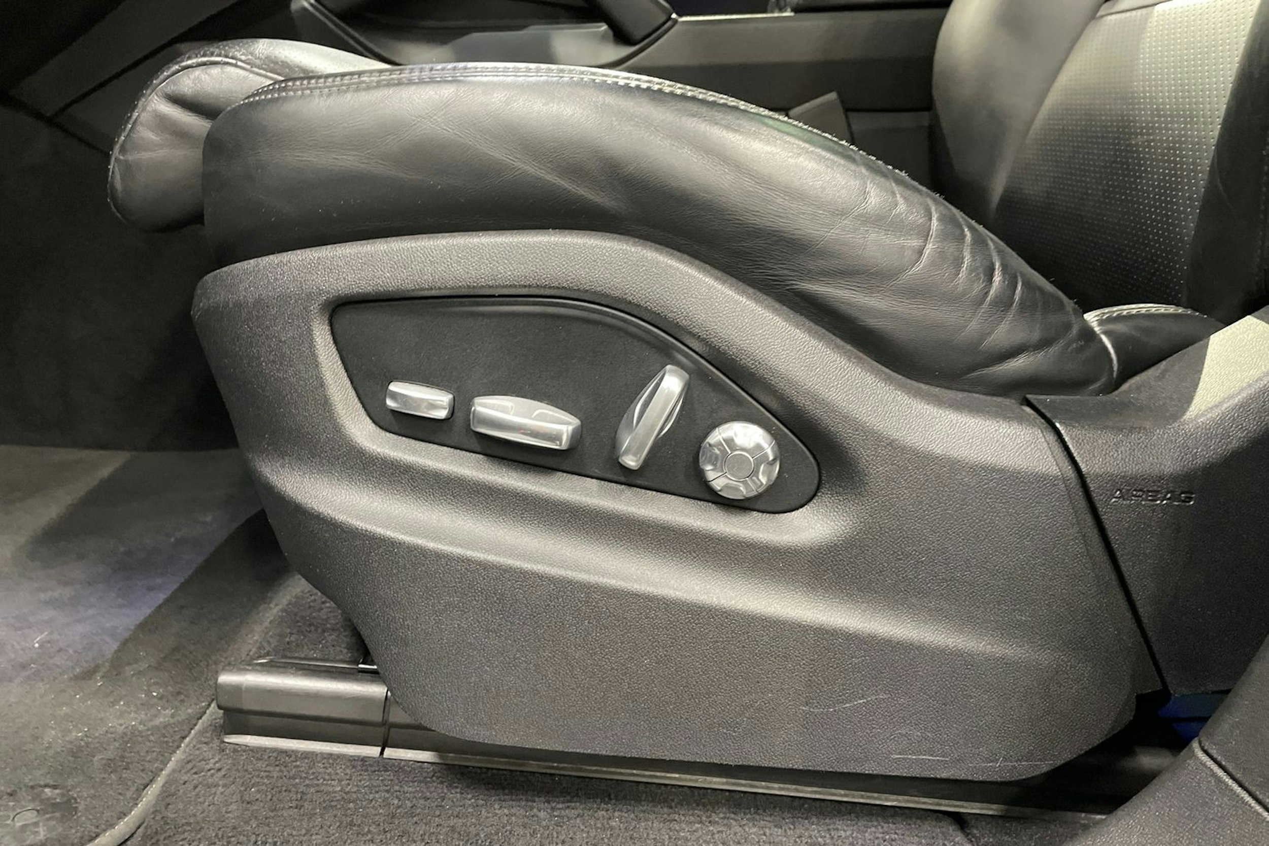 Hopea Porsche Cayenne 2019 kuva 17.