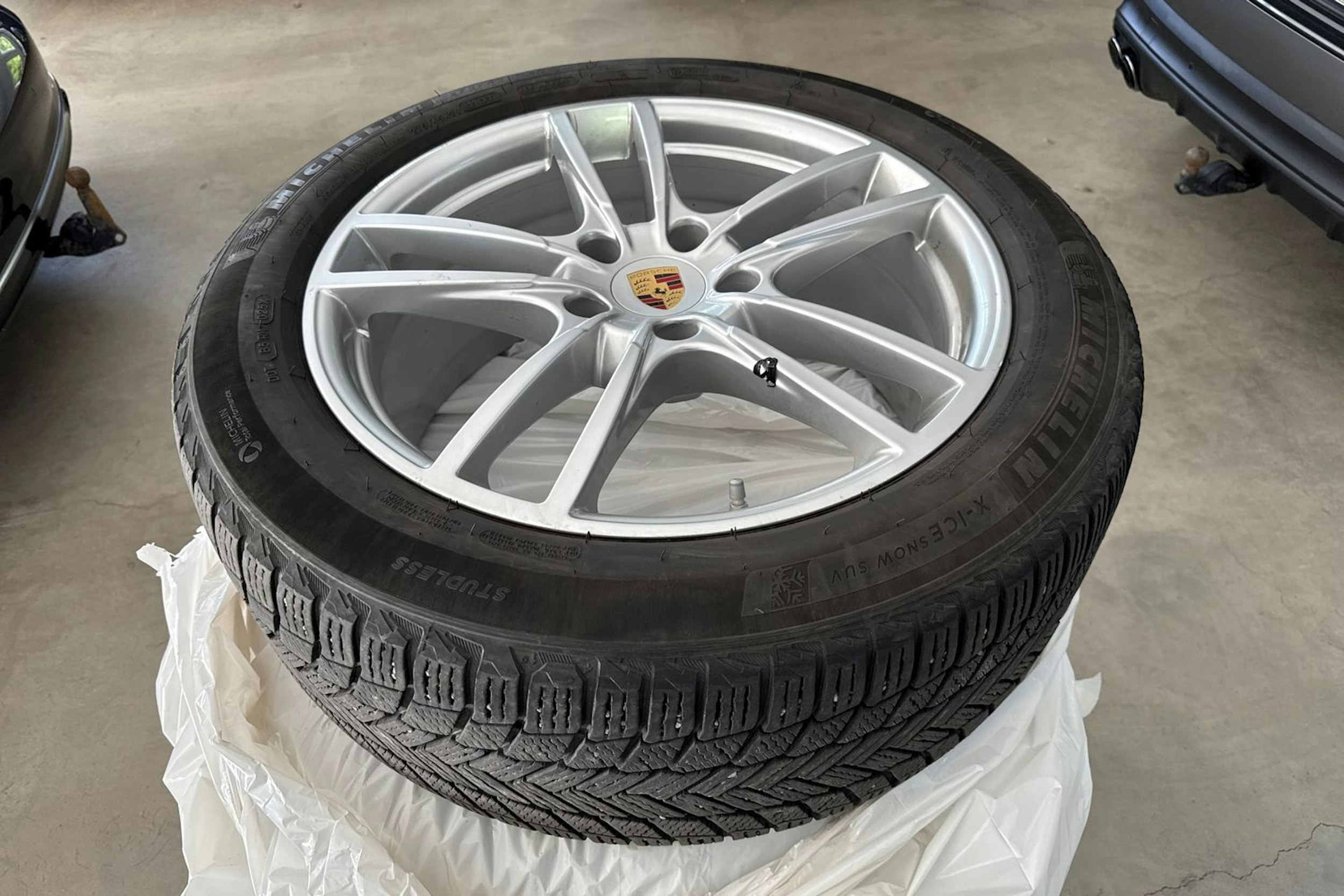 harmaa Porsche Cayenne 2020 kuva 10.