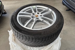 harmaa Porsche Cayenne 2020 kuva 10.