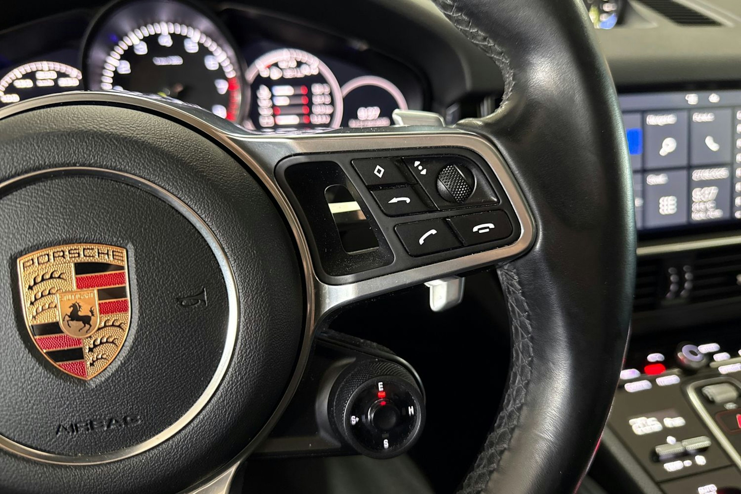 harmaa Porsche Cayenne 2020 kuva 22.
