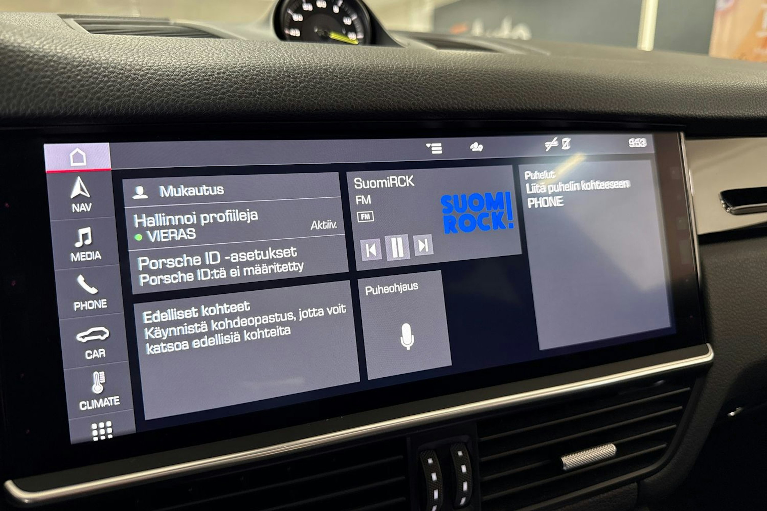 harmaa Porsche Cayenne 2020 kuva 23.