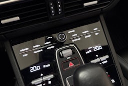 harmaa Porsche Cayenne 2020 kuva 34.