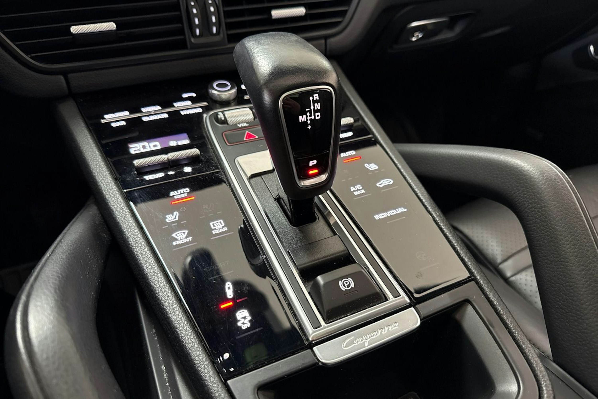 harmaa Porsche Cayenne 2020 kuva 35.