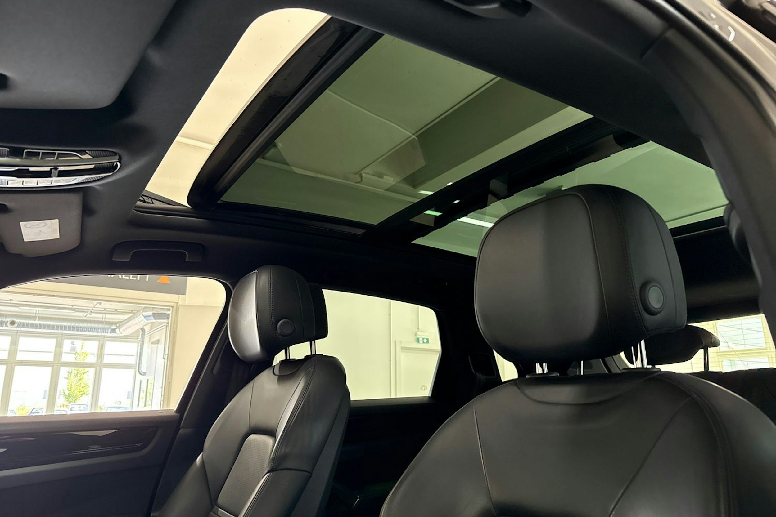 harmaa Porsche Cayenne 2020 kuva 38.