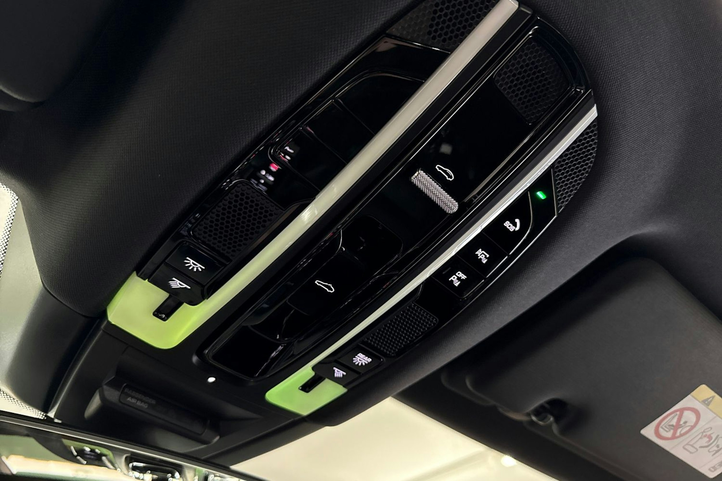 harmaa Porsche Cayenne 2020 kuva 39.