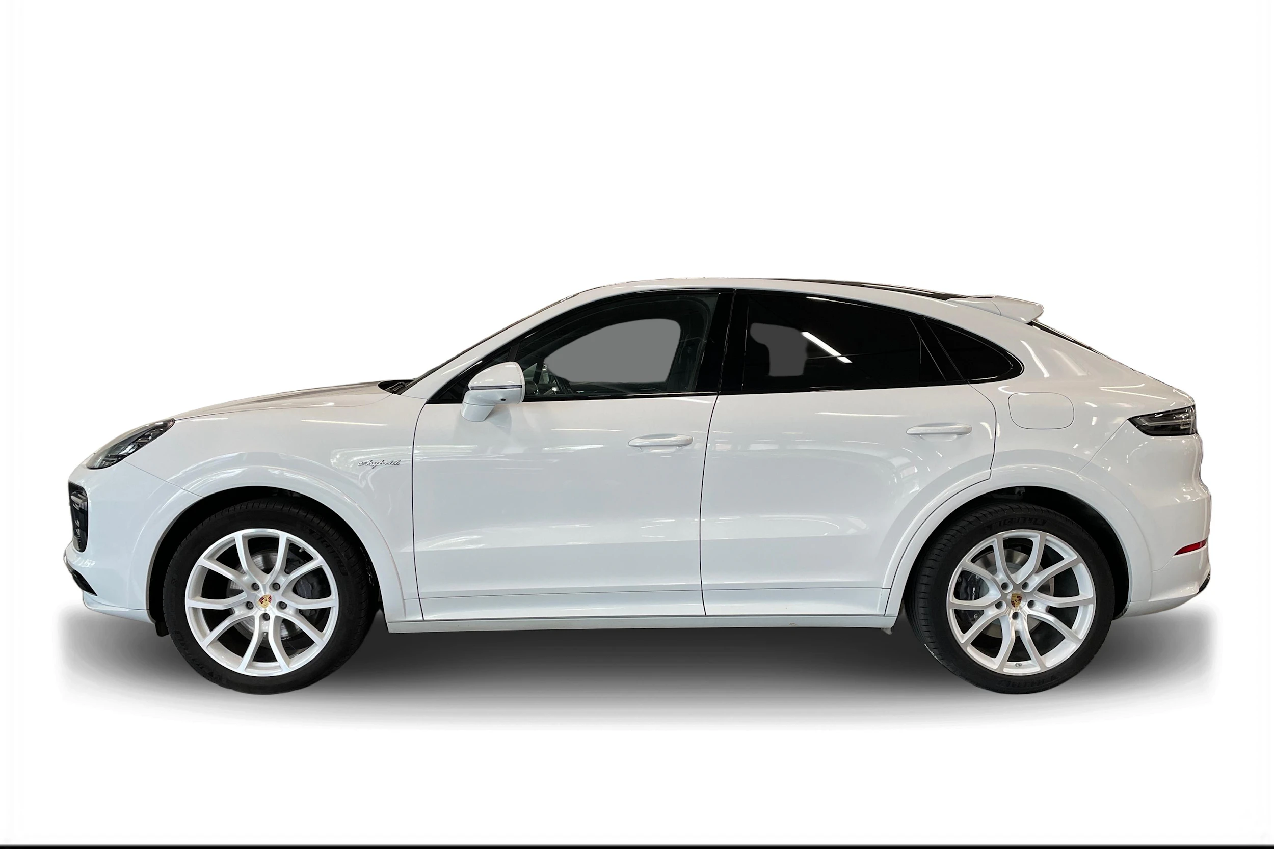 valkoinen Porsche Cayenne 2020 kuva 6.