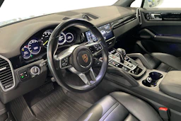 valkoinen Porsche Cayenne 2020 kuva 7.
