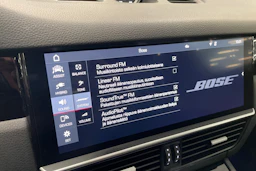 valkoinen Porsche Cayenne 2020 kuva 12.