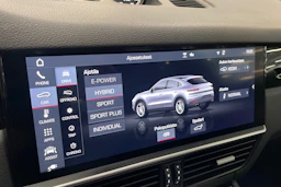 valkoinen Porsche Cayenne 2020 kuva 13.