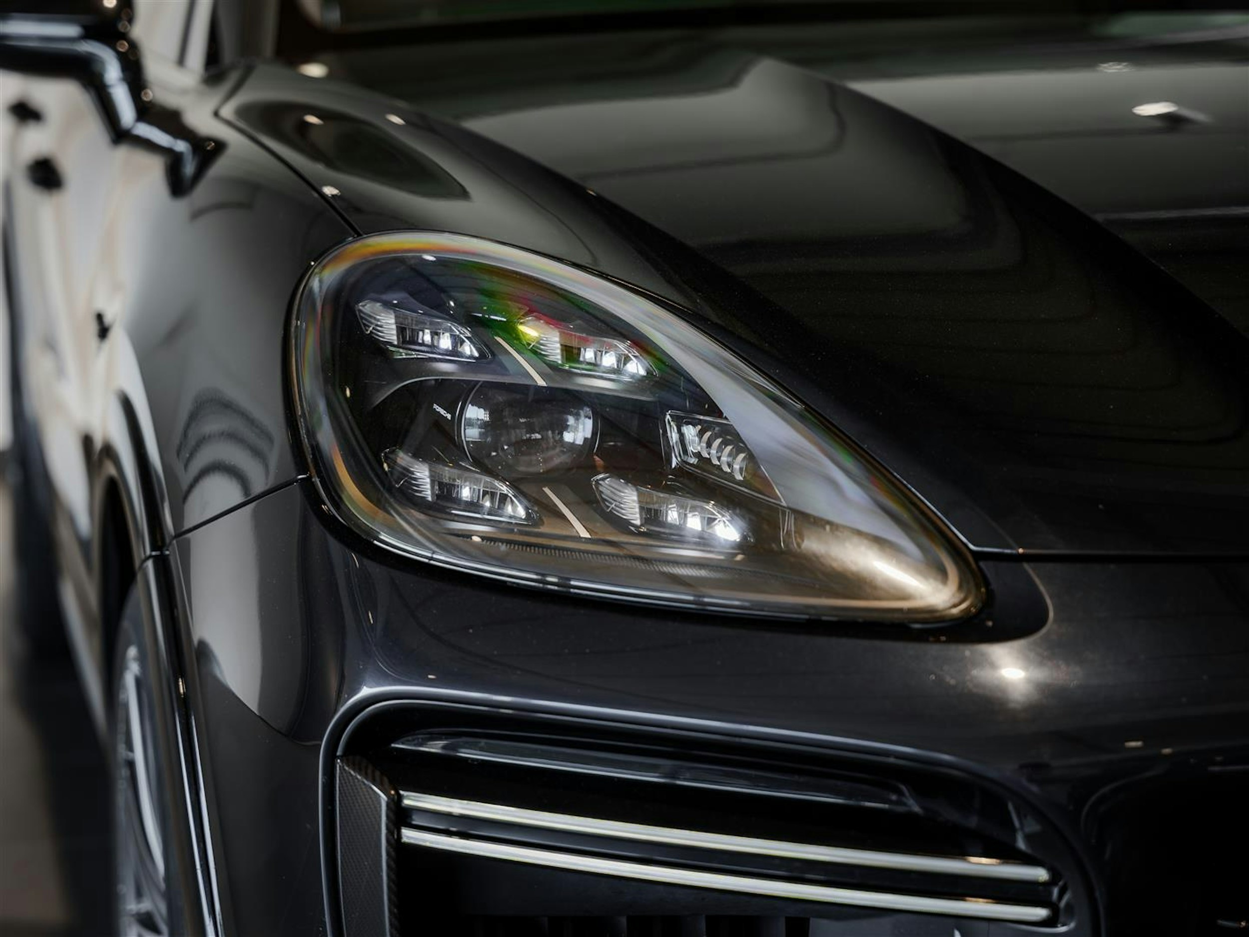 sininen Porsche Cayenne 2020 kuva 3.